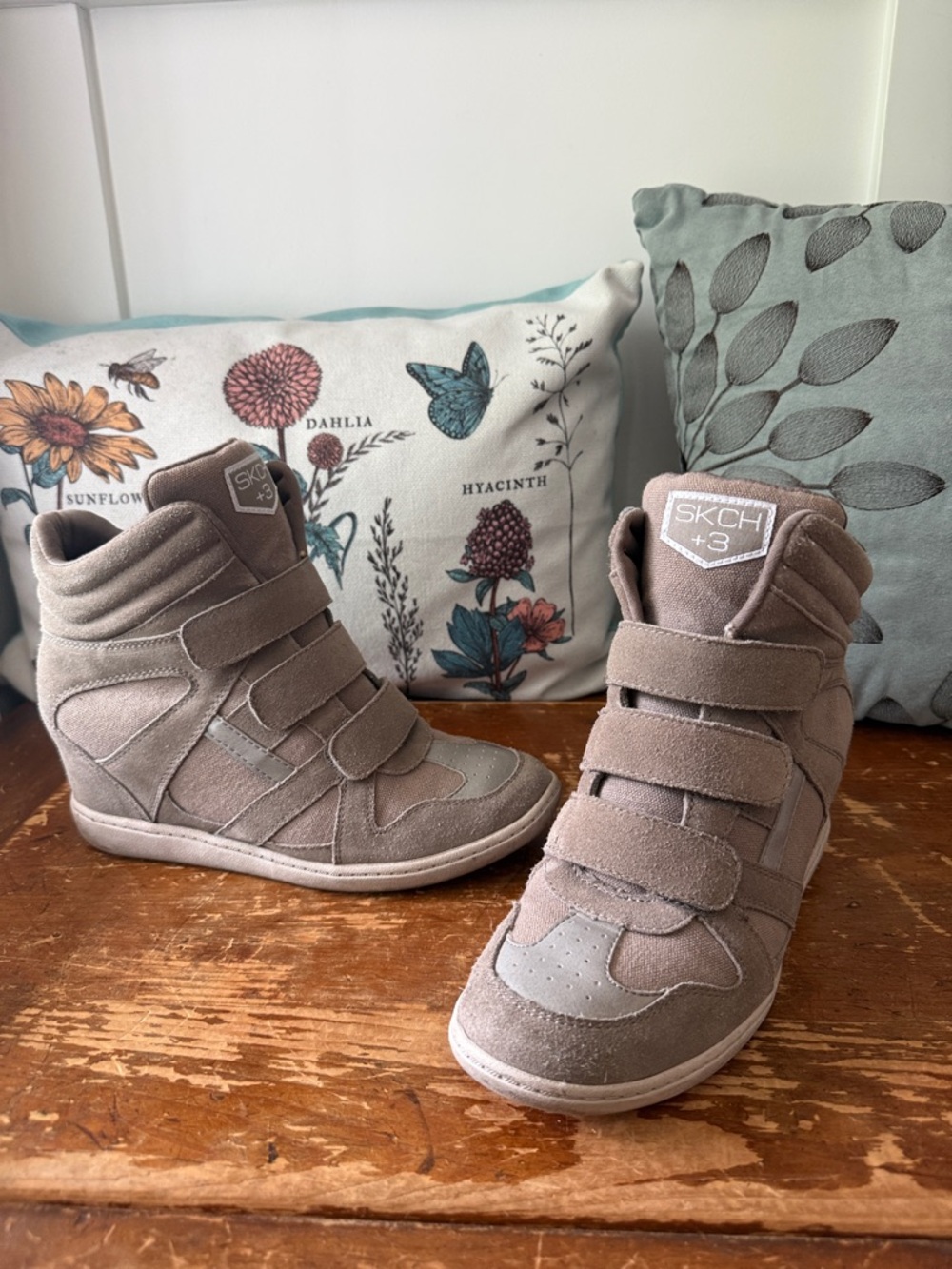 Skechers Wedge Sneaker in Taupe Suede